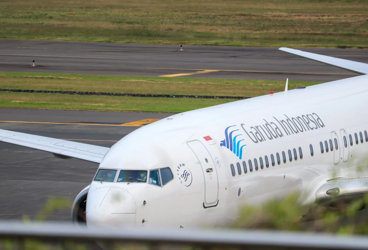 Garuda indonesia nonaktifkan awak kabin usai kasus iphone hilang di pesawat