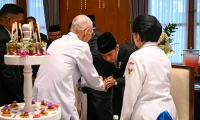 Gibran membungkuk salaman dengan try sutrisno usai ramai soal pemakzulan