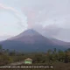 Gunung lewotobi laki laki masih berstatus awas, pvmbg ingatkan warga tetap waspada