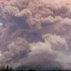 Gunung lewotobi laki laki meletus lagi, kolom abu capai lebih 10 kilometer