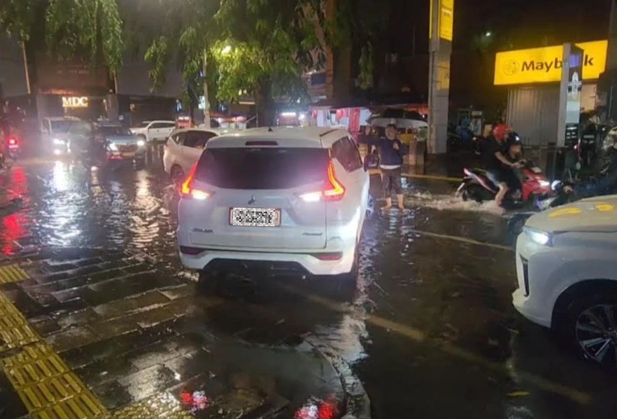 Jalan kemang raya banjir, ketinggian air capai 40 cm