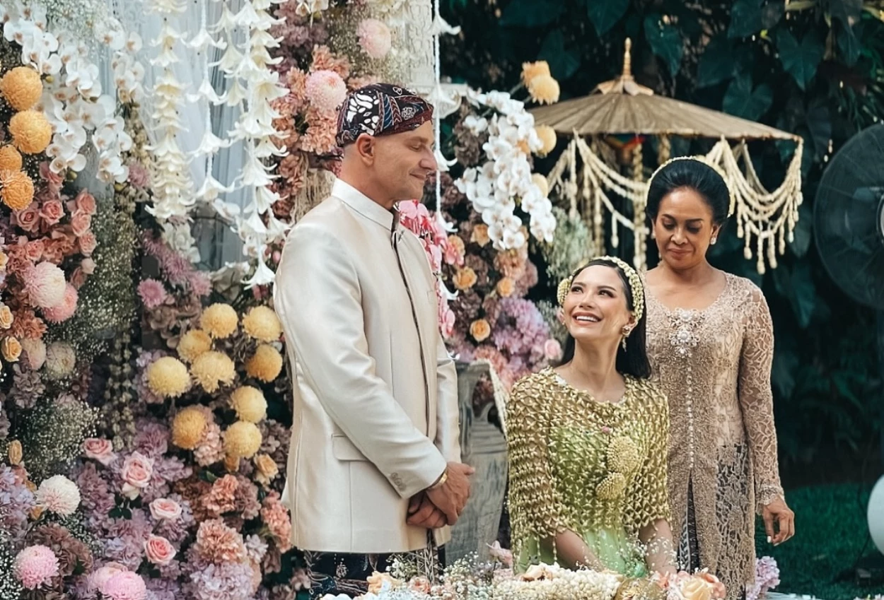 Jalani prosesi siraman, aura alyssa daguise tuai pujian netizen