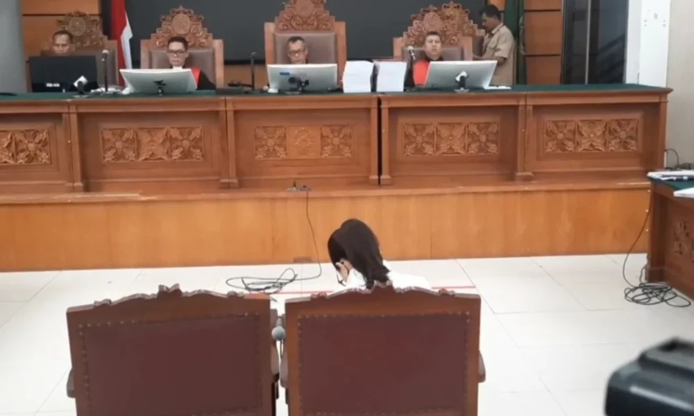 Jalani sidang dugaan pemerasan, nikita mirzani ditegur hakim