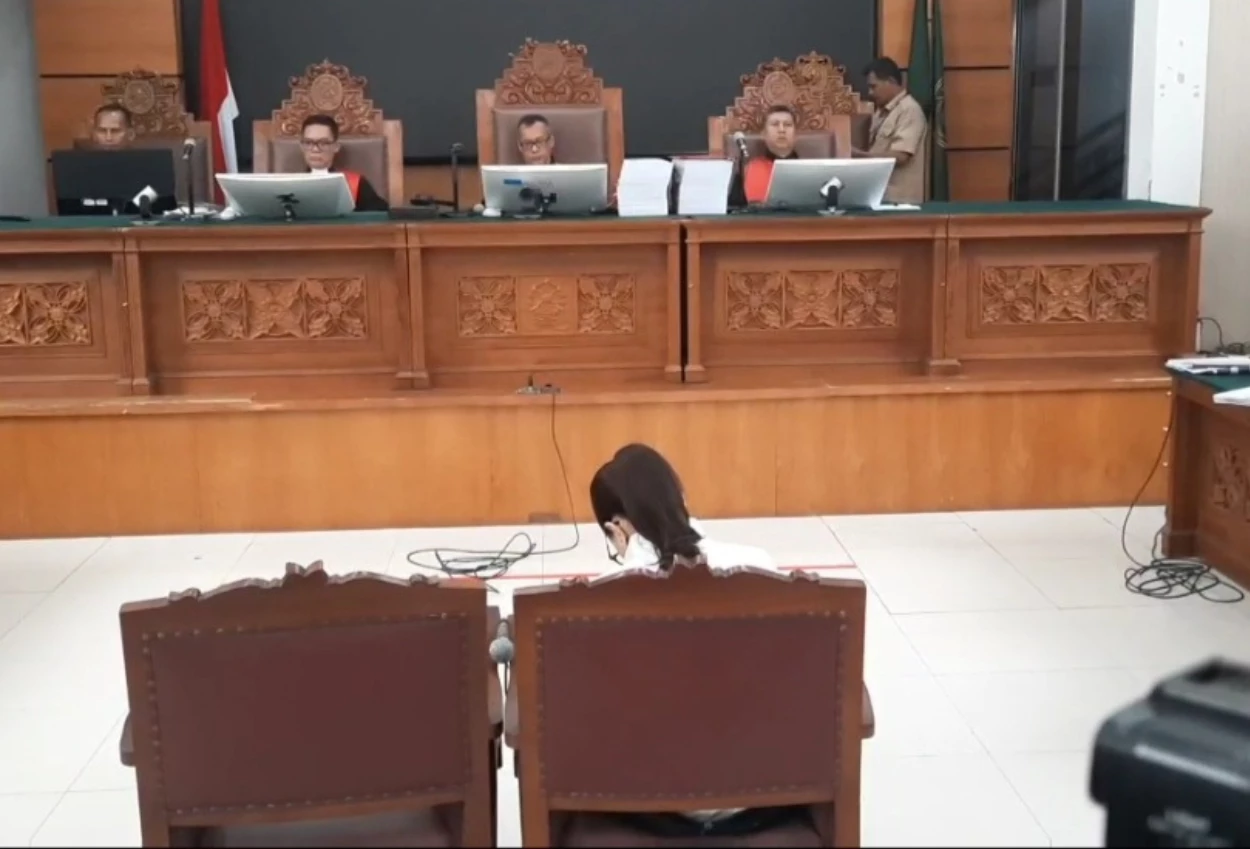 Jalani sidang dugaan pemerasan, nikita mirzani ditegur hakim