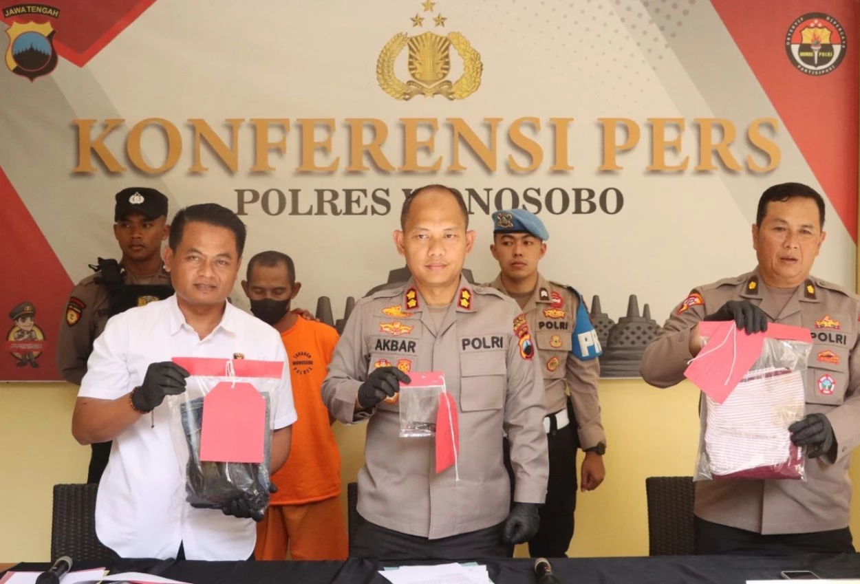Kapolres wonosobo, akbp m. akbar bantilan dalam konferensi pers di polres wonosobo, senin (26)