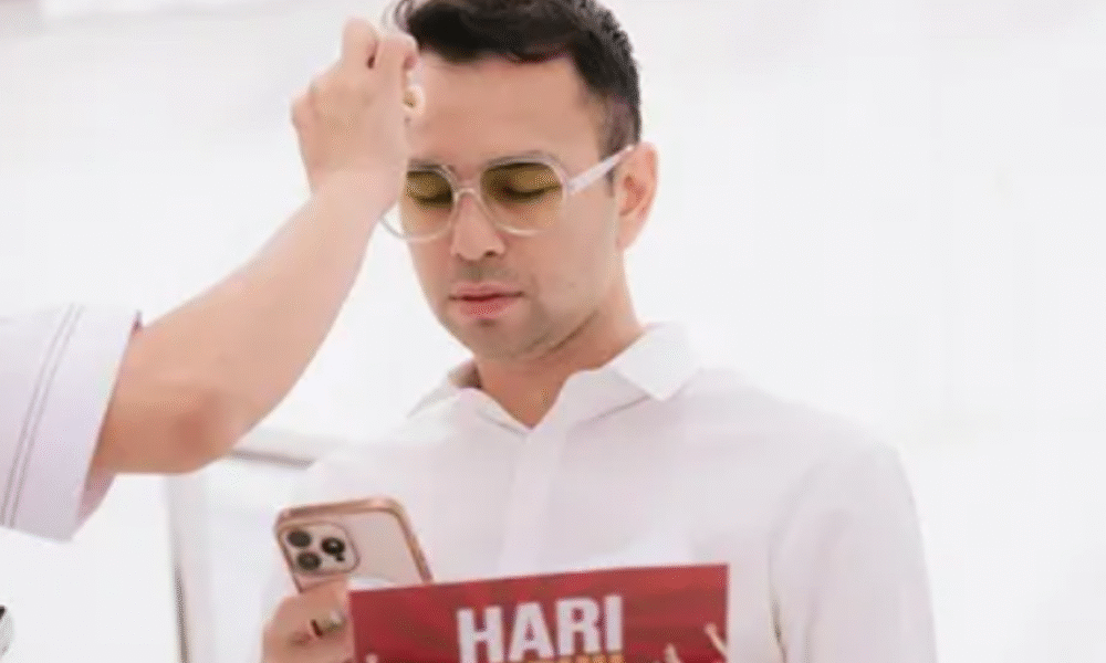 Haru! Raffi Ahmad Borong Dagangan Ibu yang Minta Foto Bareng tapi Gak Punya HP