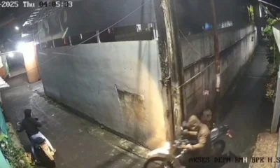 Maling curi motor saat pemilik asyik main game di jaktim, aksi terekam jelas di cctv