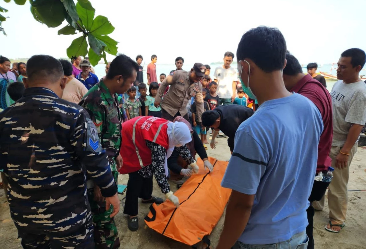 Mayat ditemukan mengapung di pantai galau pandeglang