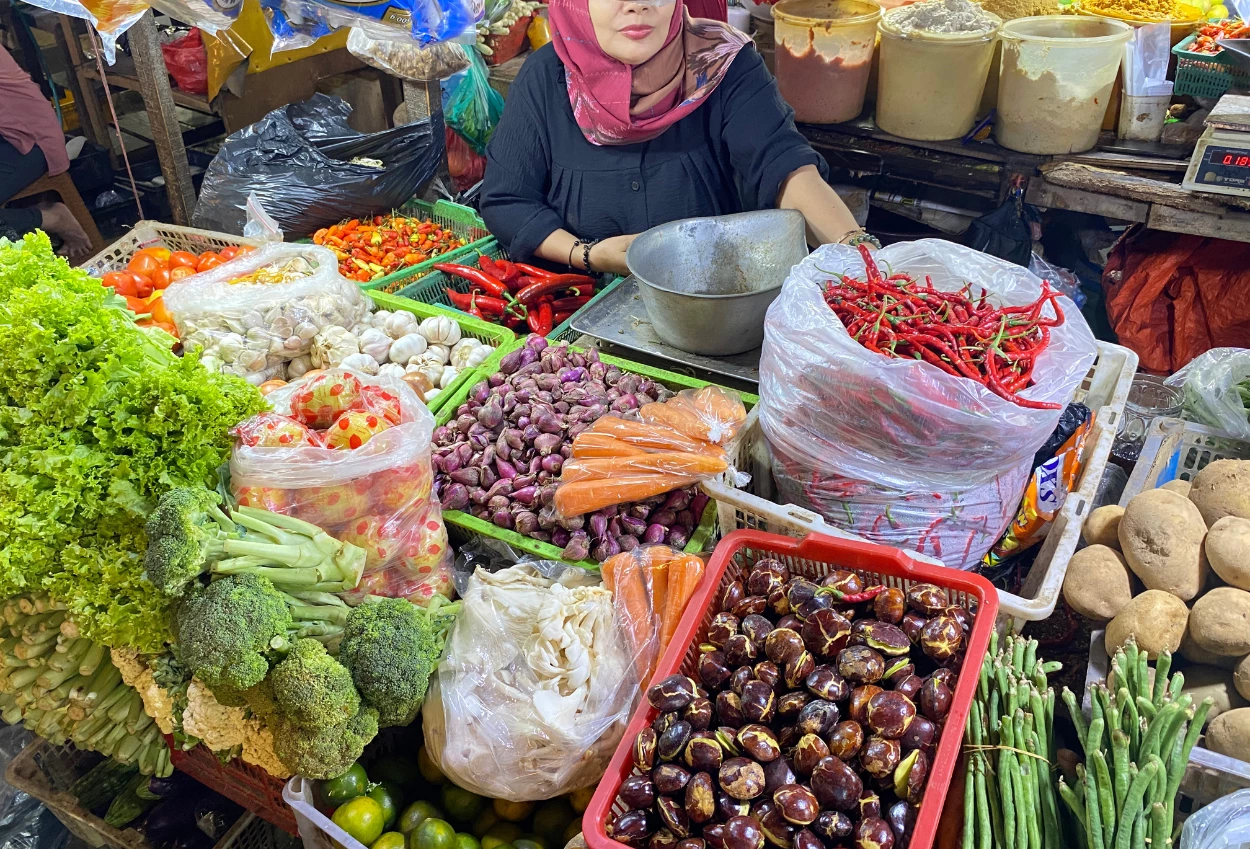 Menjelang iduladha, harga cabai dan bawang di pasar pondok labu naik