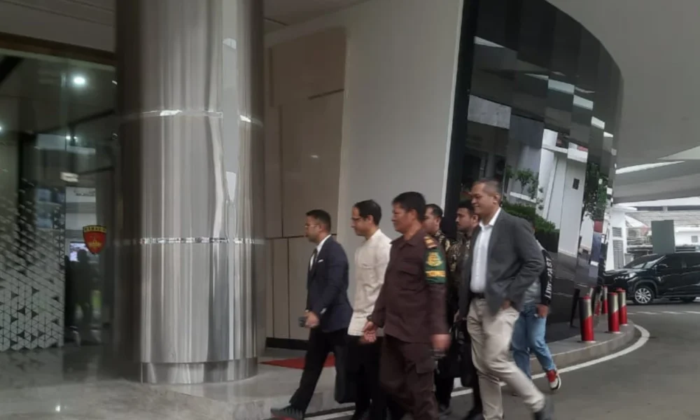 Nadiem makarim bungkam pada awak media saat penuhi panggilan kejagung hari ini