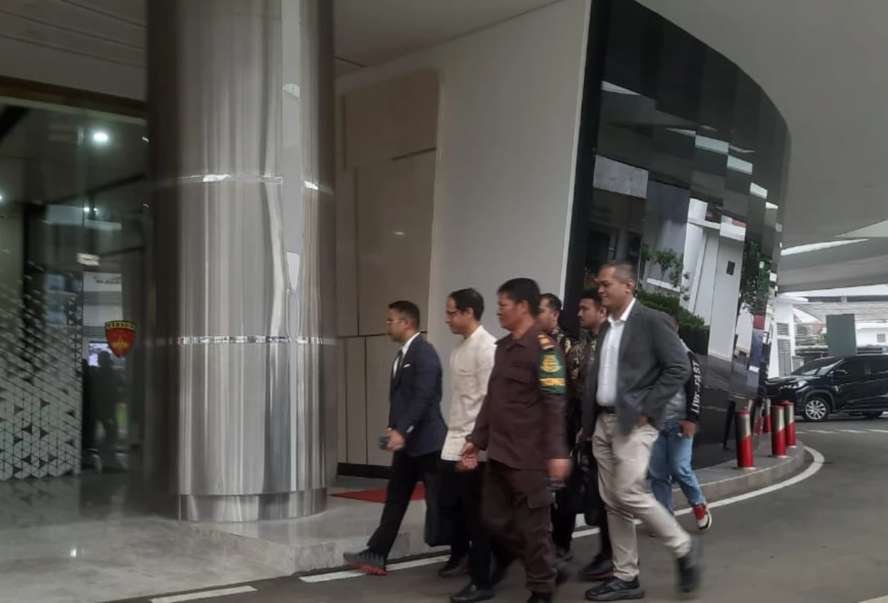Nadiem makarim bungkam pada awak media saat penuhi panggilan kejagung hari ini