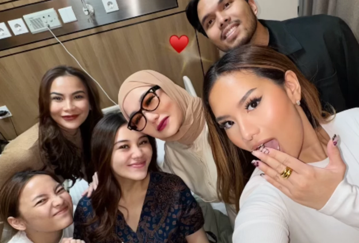 Perdana punya cucu, reza artamevia minta dipanggil ini...