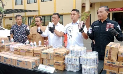 Polisi tangkap 2 pelaku pemalsuan susu kedaluwarsa yang dijual ulang di bogor