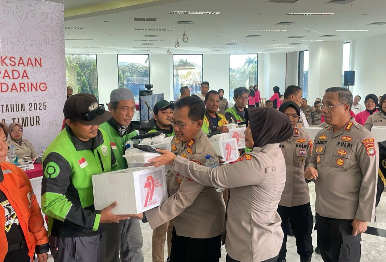 Rayakan hut bhayangkara, 300 driver ojol dapat bantuan sembako dari polres metro jakarta timur