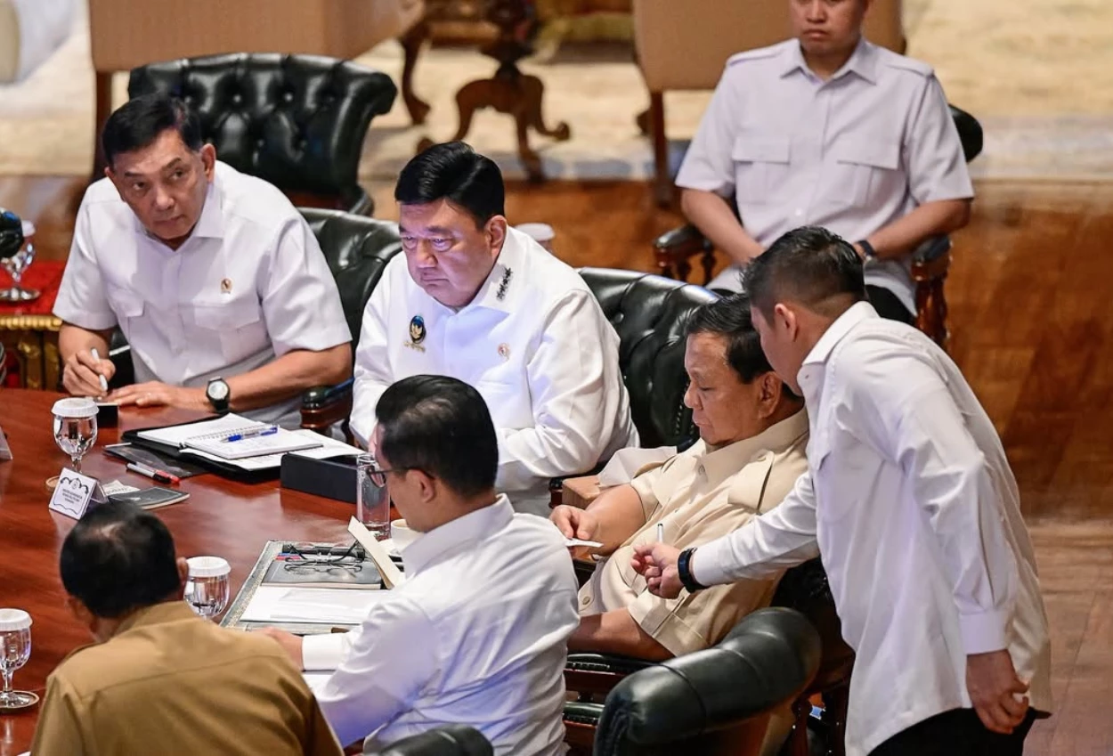 Sekolah rakyat siap diluncurkan, prabowo bahas detail program bersama jajaran menteri