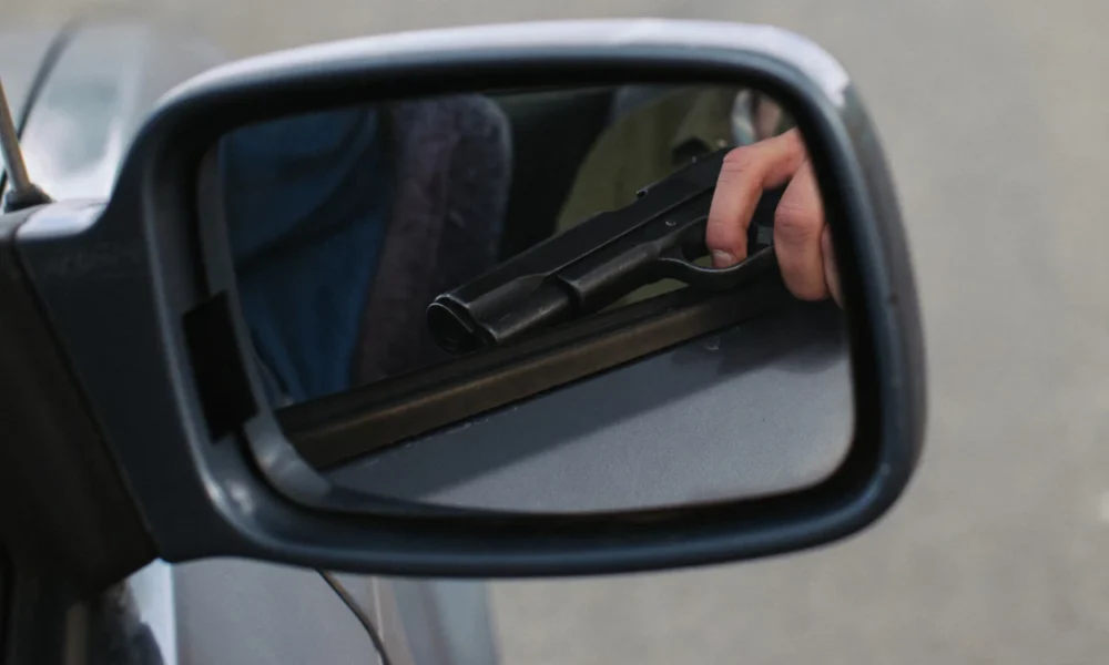 Sopir gran max todongkan pistol usai disalip di tol cipularang