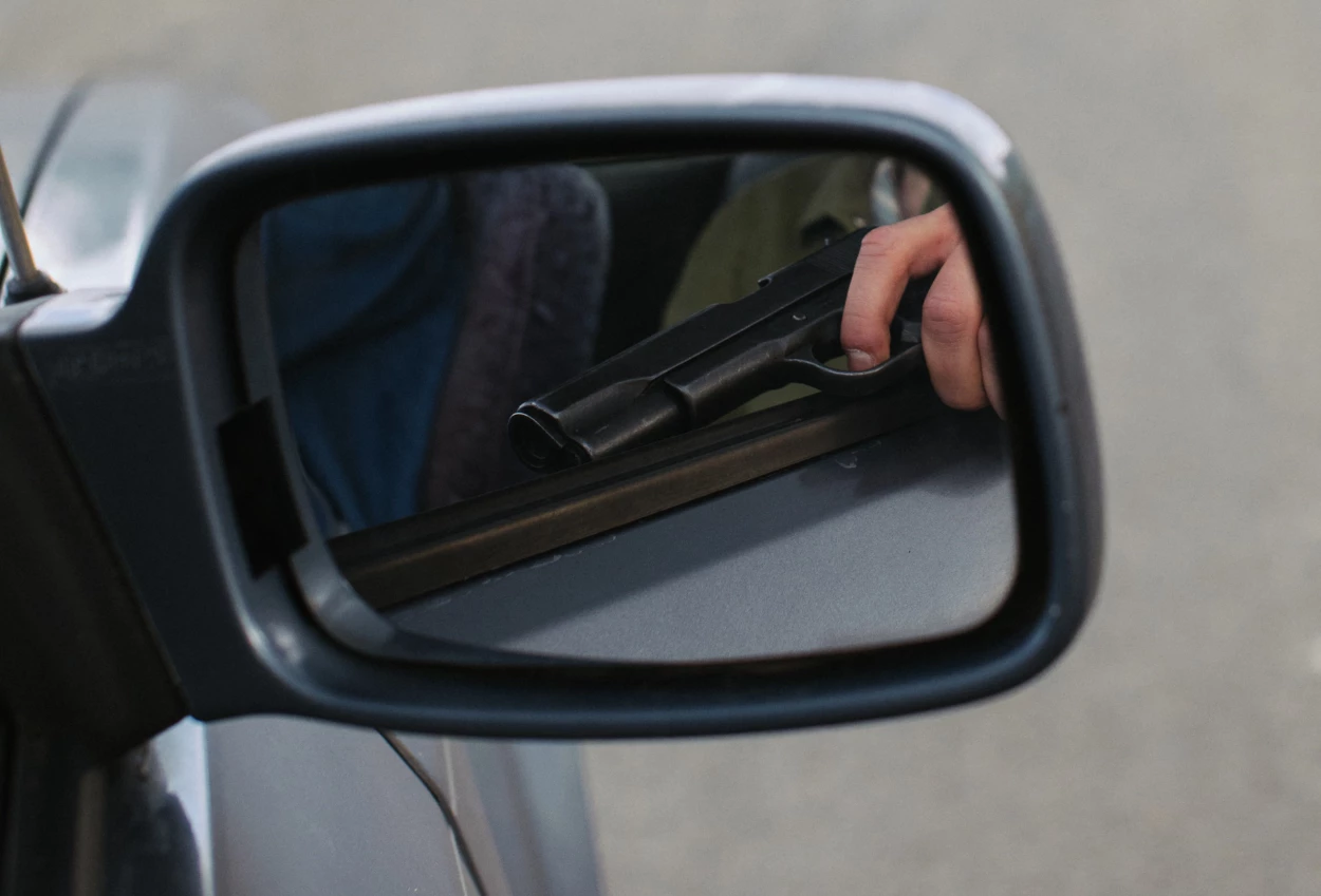 Sopir gran max todongkan pistol usai disalip di tol cipularang