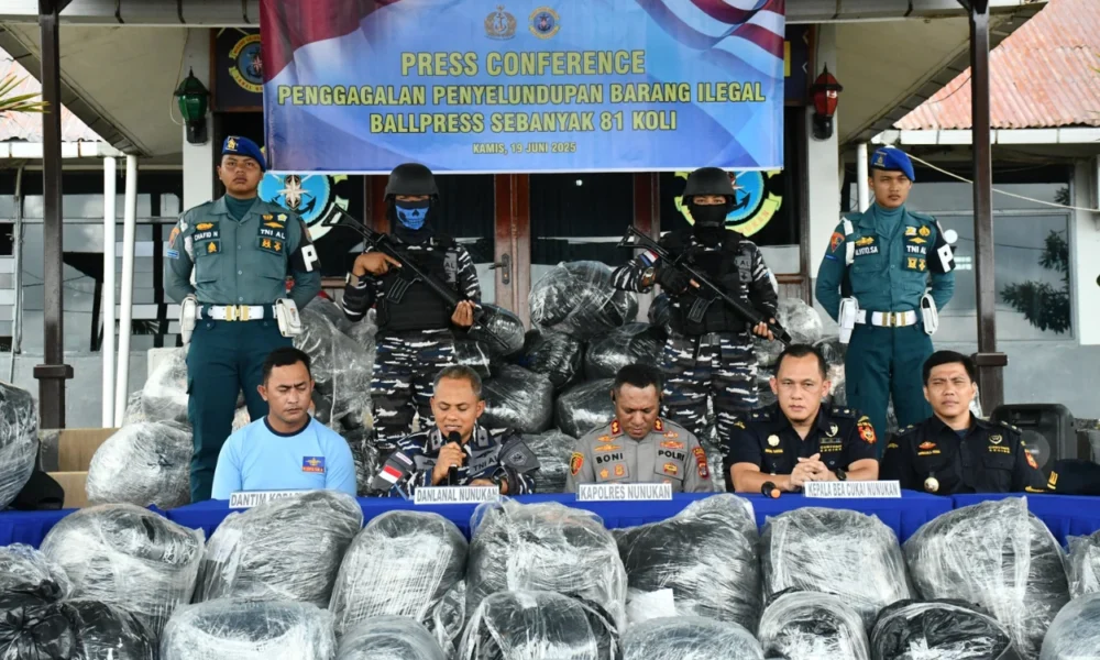 Tni al dan bea cukai gagalkan penyelundupan 81 koli ballpress ilegal dari malaysia