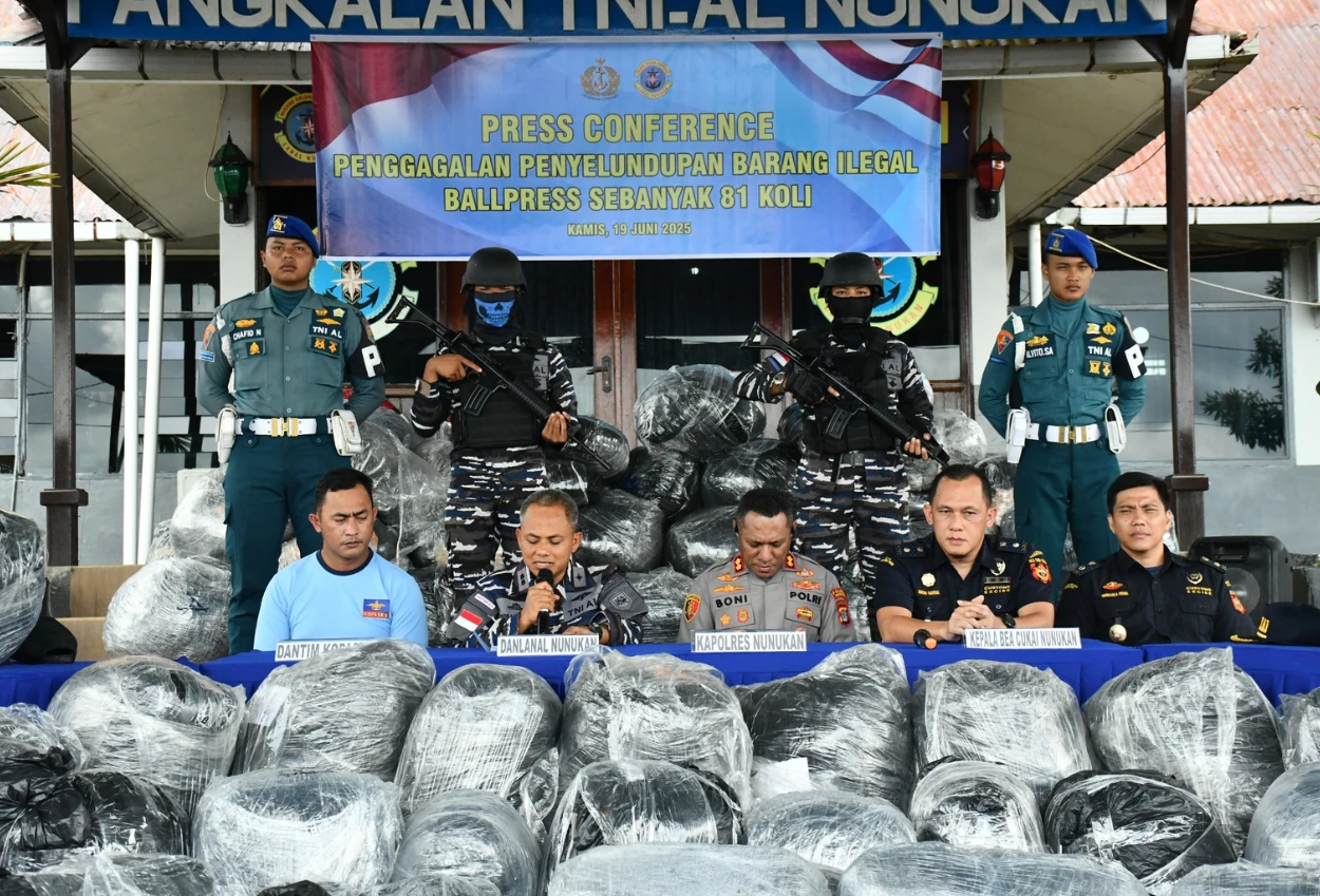 Tni al dan bea cukai gagalkan penyelundupan 81 koli ballpress ilegal dari malaysia