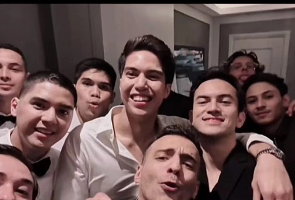 Tak canggung, el rumi rangkul dan selfie dengan rizky nazar di pernikahan al ghazali