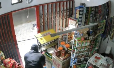Terekam cctv, pria bobol warung di cipayung dan gasak rokok hingga tabung gas
