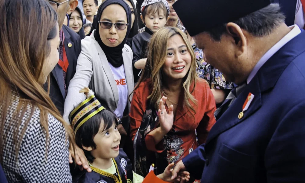 Tiba di rusia, prabowo disambut oleh diaspora indonesia