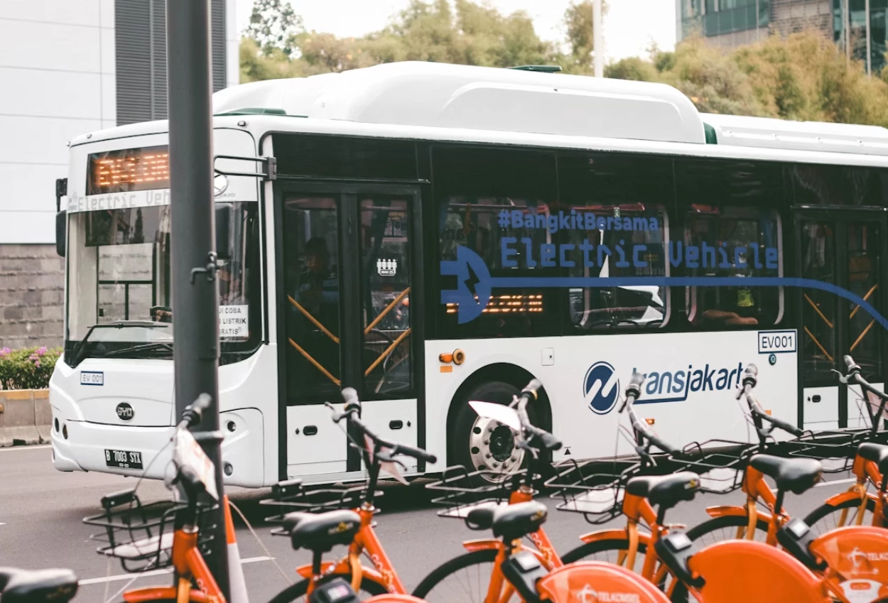 Transjakarta uji coba bus listrik baru, siap operasi di enam rute