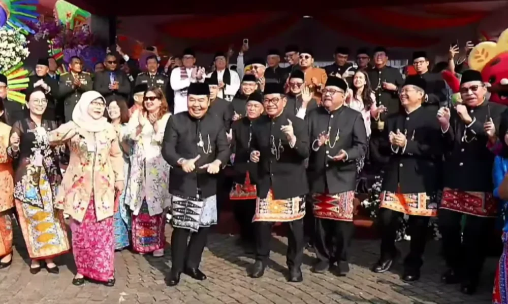 Usai upacara hut jakarta, pramono anung dan rano karno joget stecu
