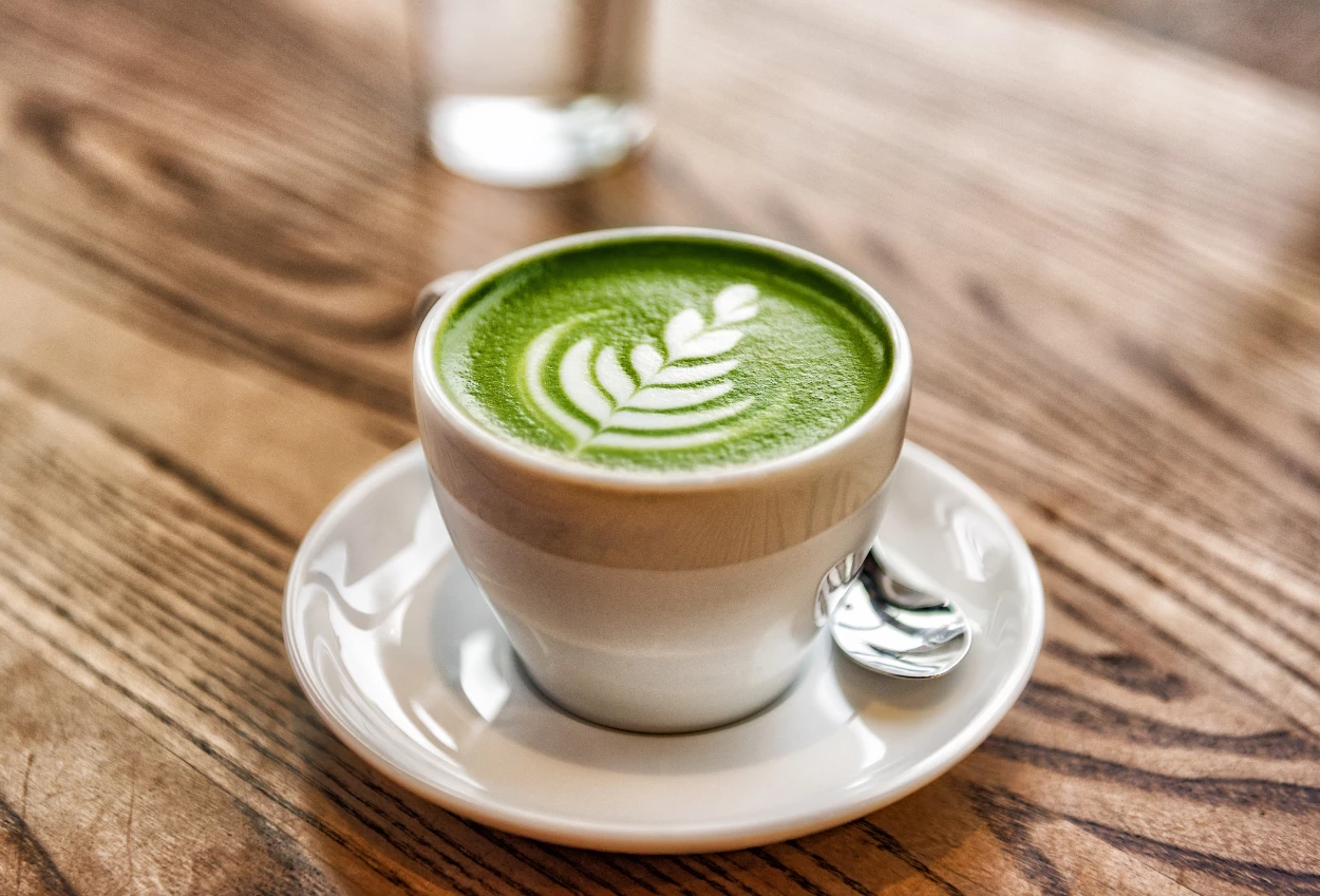 Waspada! ini risiko kesehatan jika terlalu banyak minum matcha menurut dokter gizi