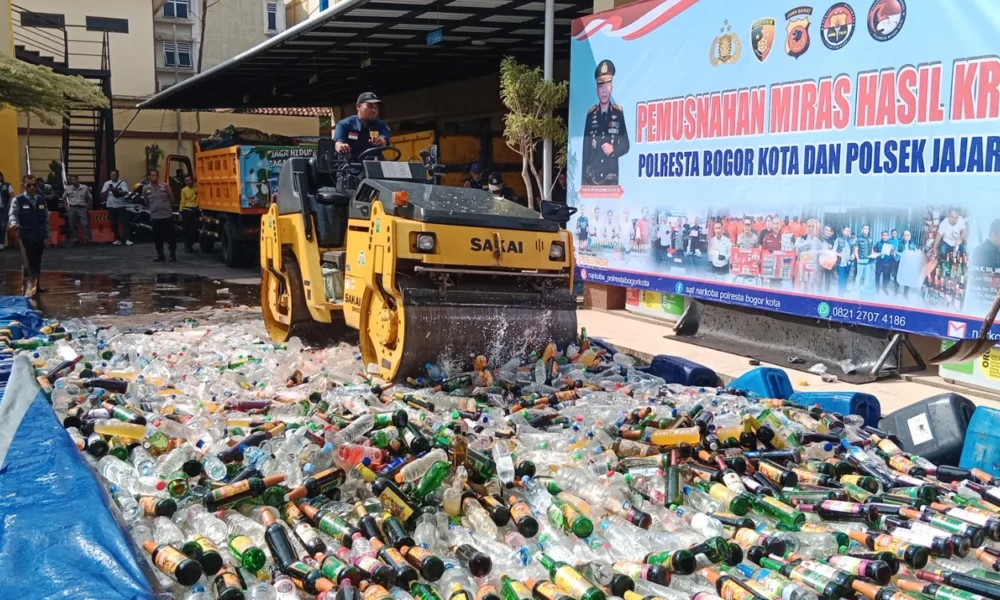 17 ribu botol miras dimusnahkan polisi di bogor, 4 pelaku ditetapkan sebagai tersangka