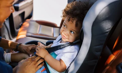 5 alasan mengapa anak tidak seharusnya duduk di kursi depan mobil