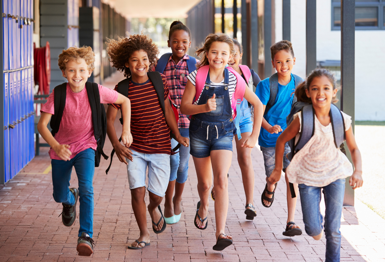 5 cara membantu anak mudah punya teman di sekolah