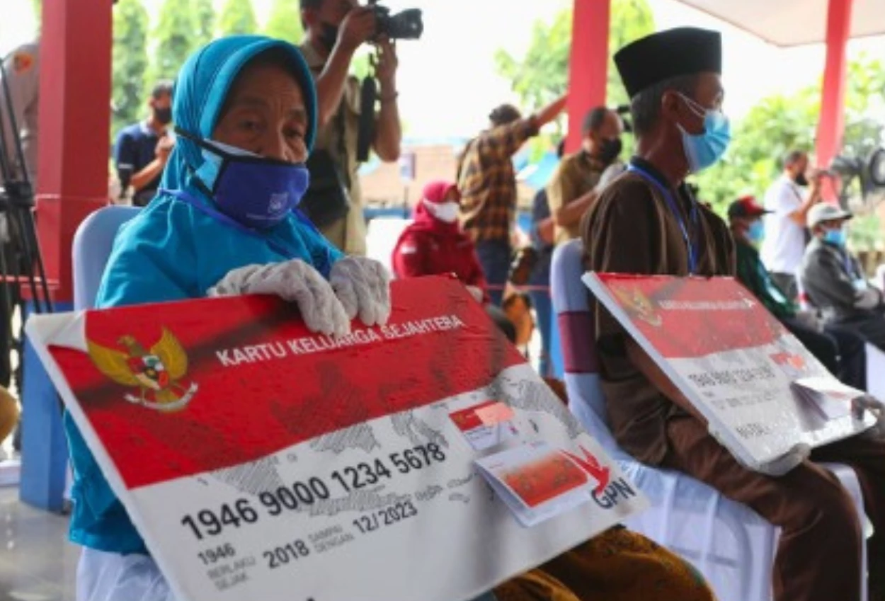 Apa syarat penerima bansos pkh dan bpnt 2025 bagaimana cara ceknya