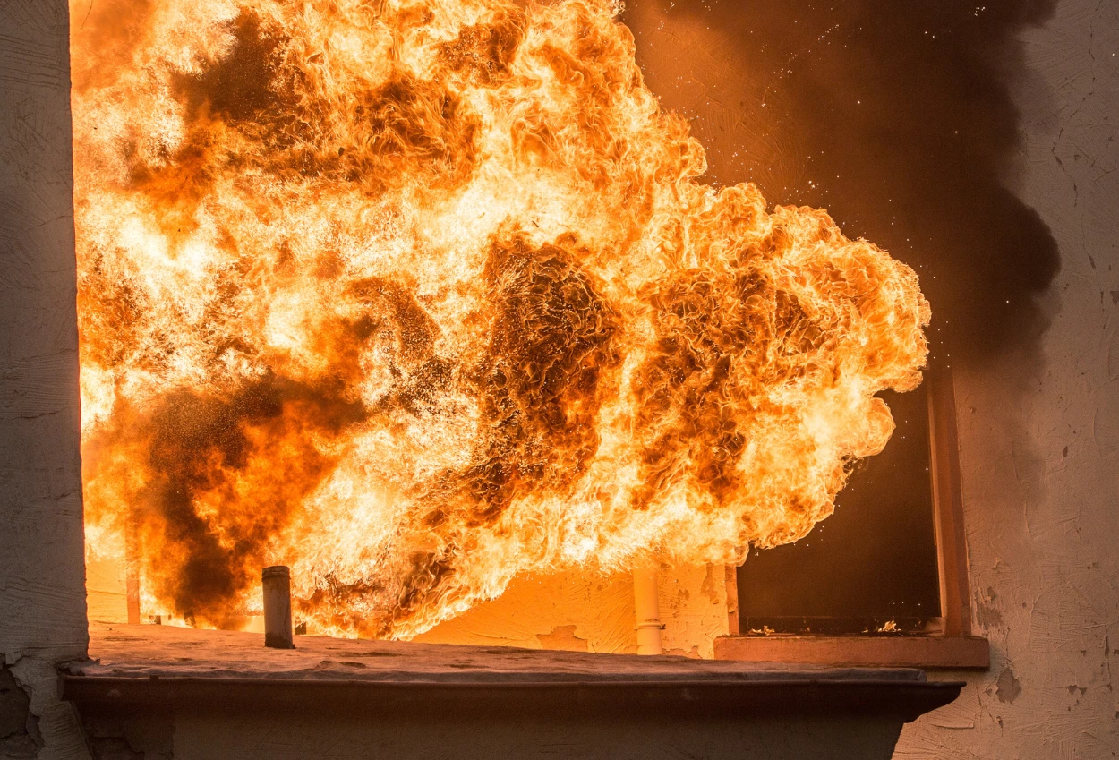 Asrama mahasiswa di makassar diserang bom molotov