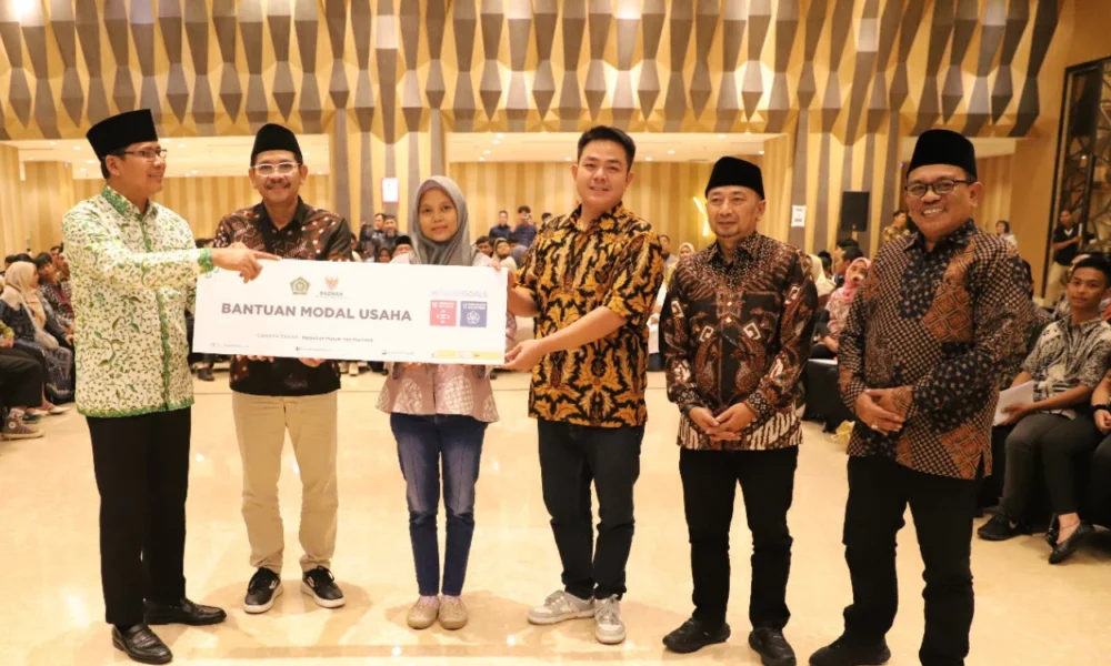 Baznas berikan bantuan modal usaha untuk pasangan nikah massal di masjid istiqlal