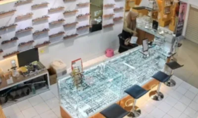 Baru 5 bulan kerja, karyawan kacamata di pasar senen tilep uang hingga hp milik toko
