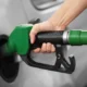 Benarkah mengisi tangki bensin sampai penuh merusak kendaraan