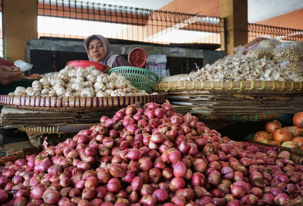 Beras hingga minyak goreng naik, ini daftar harga pangan 14 juli 2025