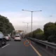 Detik detik seorang anak jatuh dari bus di ruas tol jorr hingga nyaris tertabrak