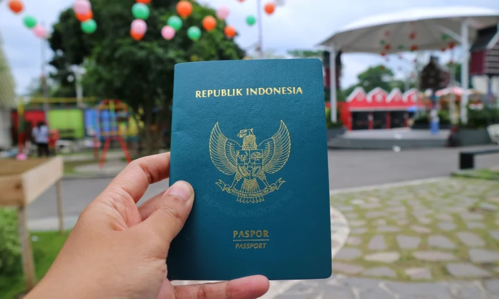 Efisiensi anggaran, rencana desain paspor merah putih ditunda