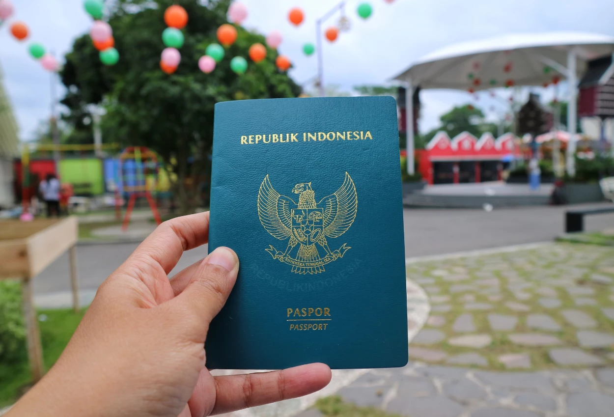 Efisiensi anggaran, rencana desain paspor merah putih ditunda