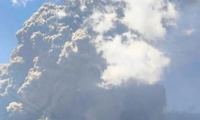 Gunung lewotobi laki laki erupsi, kolom abu capai 18 kilometer ke udara