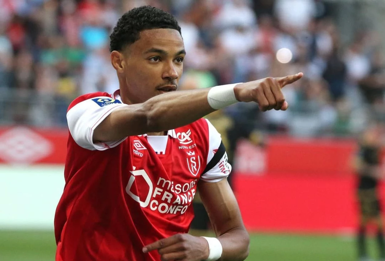 Hugo ekitike akan jadi asuhan arne slot, lini depan liverpool makin tajam