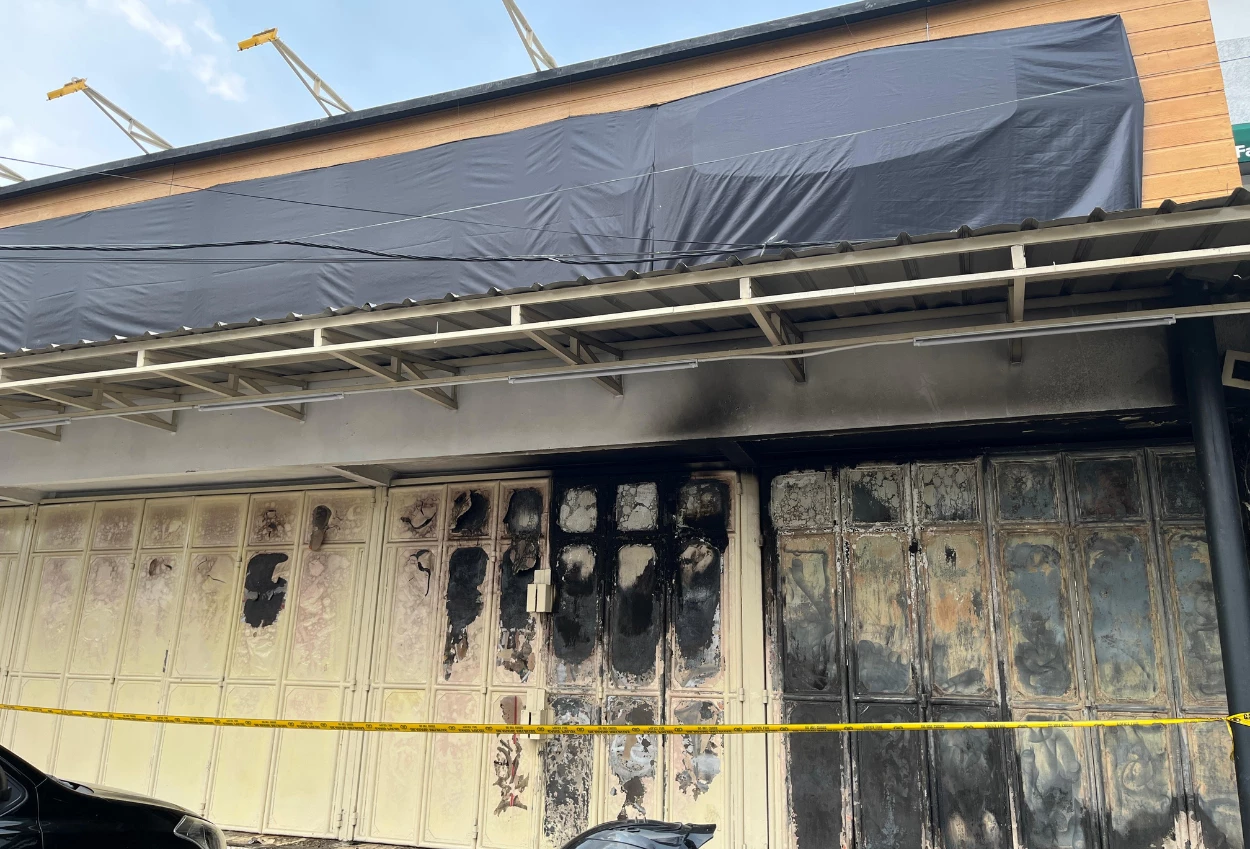 Indomaret di tangsel terbakar, diduga karena korsleting listrik