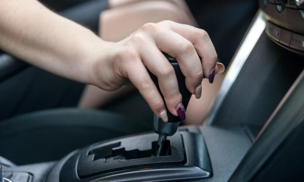 Inilah alasan kenapa mobil matic tidak boleh sering pindah ke n saat berhenti