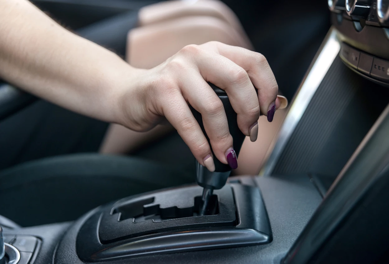 Inilah alasan kenapa mobil matic tidak boleh sering pindah ke n saat berhenti