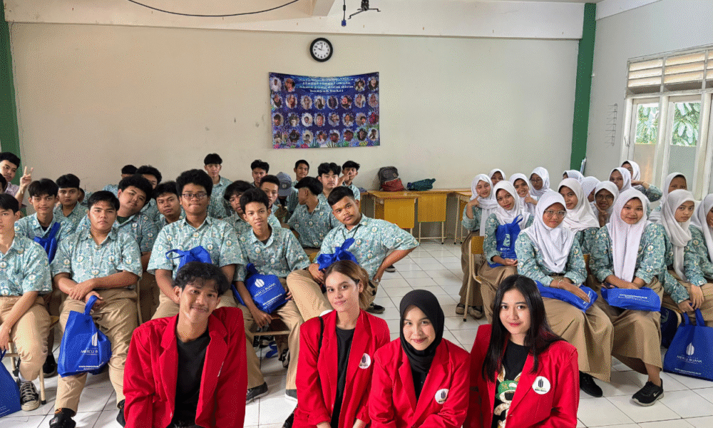 Kpn universitas mercu buana ajak siswa smk lawan bahaya rokok lewat edukasi interaktif