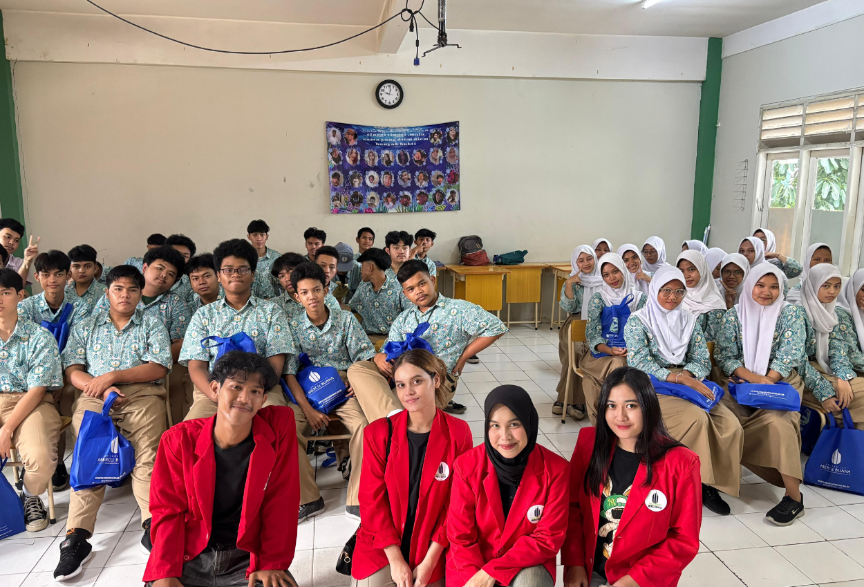 Kpn universitas mercu buana ajak siswa smk lawan bahaya rokok lewat edukasi interaktif