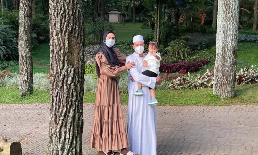 Kartika putri hamil anak ketiga, suami tergetkan punya 7 anak