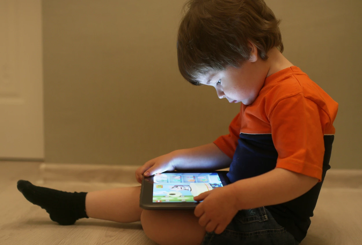 Kecanduan gadget picu anak mudah marah, orang tua wajib tahu!